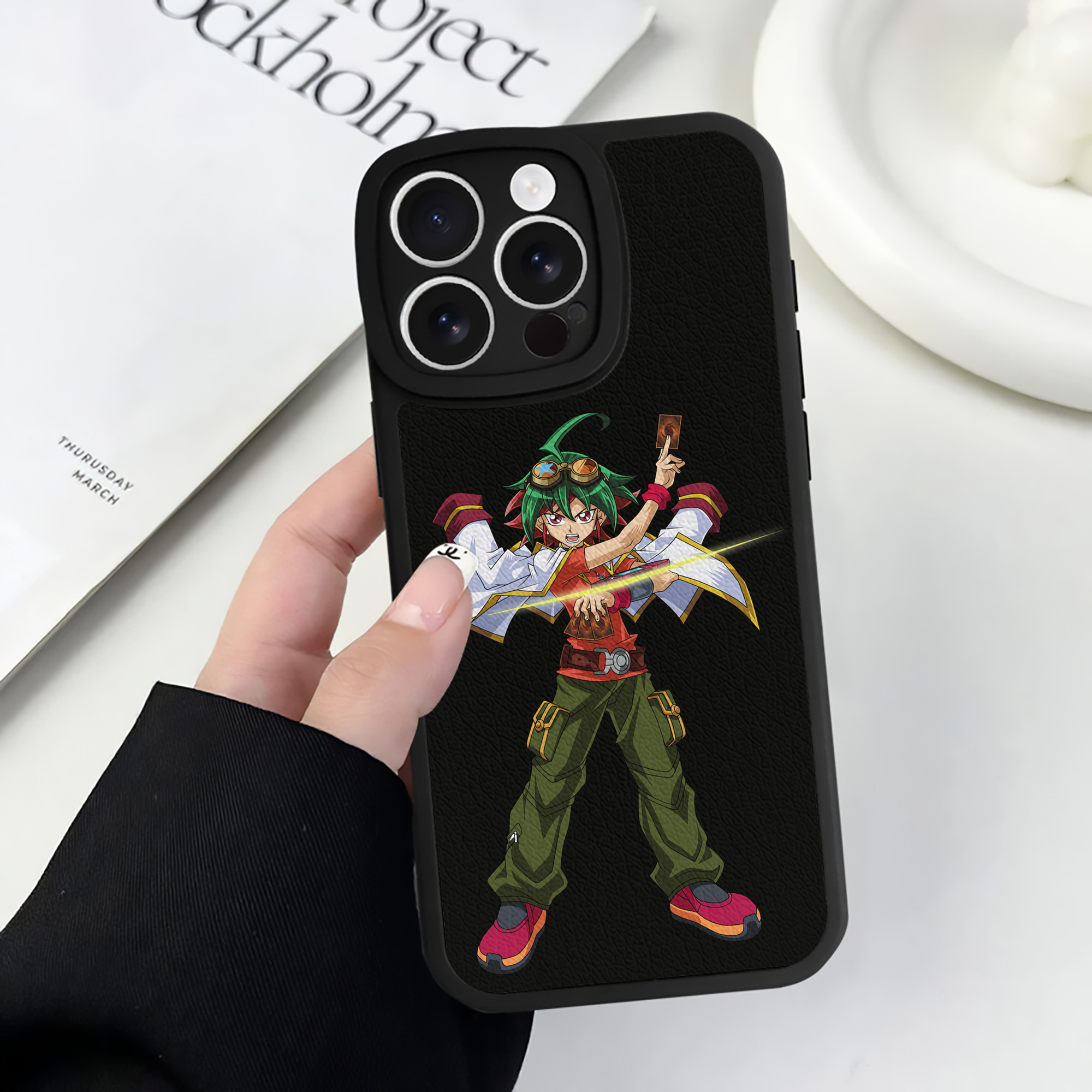 遊☆戯☆王 Yu-Gi-Oh! 【iPhone 16シリーズ対応】シリコンスマホケース（レザー調） 材質：シリコン